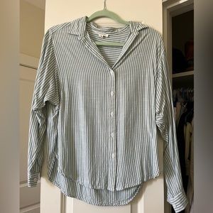 Beach lunch lounge button up